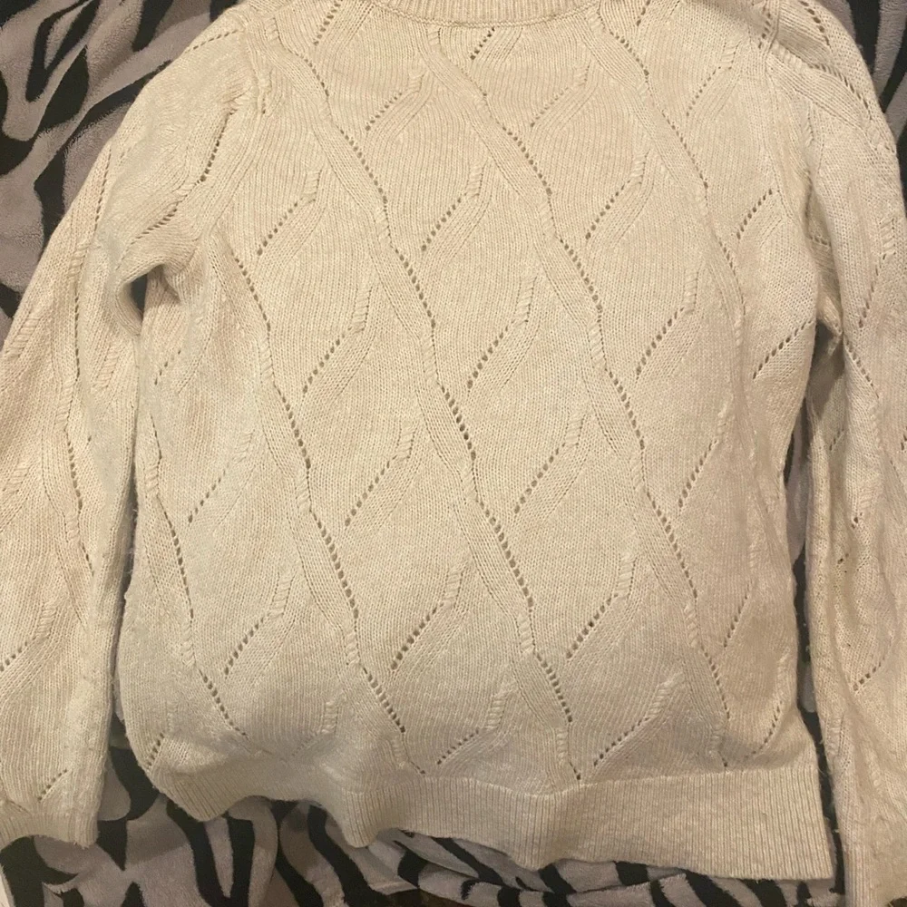 LOFT Cream Cable Knit Sweater-Size M - Picture 2 of 3
